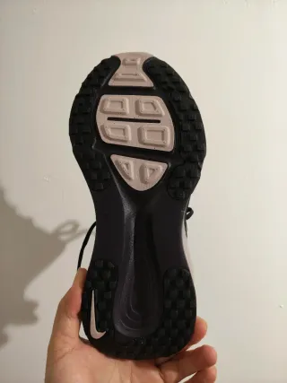 T38,5 Nike Vomero 18