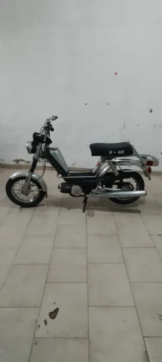 Puch X40 Moped Plata y Negro
