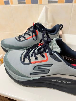 Skechers Max Cushion Max Run Gore-Tex 42