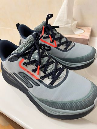 Skechers Max Cushion Max Run Gore-Tex 42