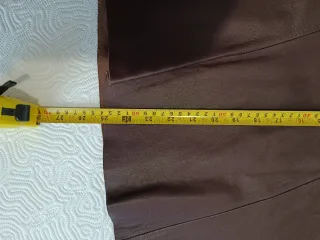 Falda de cuero auténtico marrón.