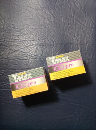 2 Kodak TMax 100 pro B&W 35mm 36exp