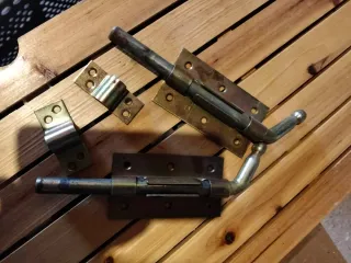 Cerrojos metálicos para puertas