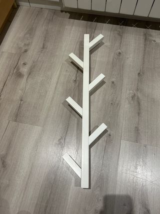 Perchero de madera blanco