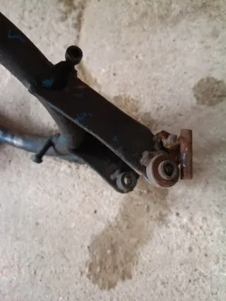 Caballete moto para motores minarelli orizontal.