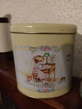 Barattoli in latta decorati