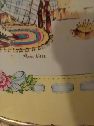 Barattoli in latta decorati