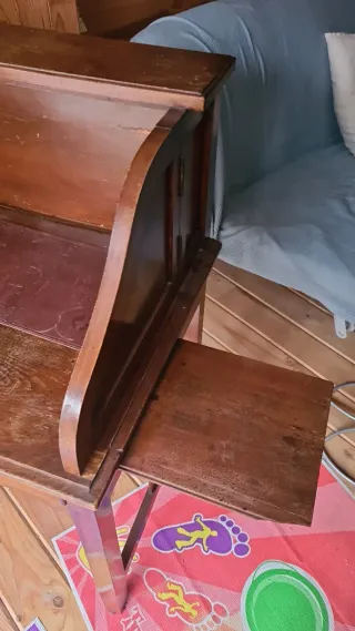 Escritorio antiguo de madera