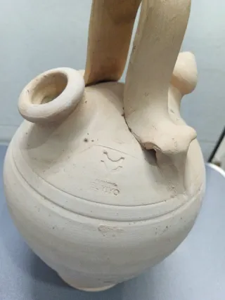 Botijo de barro tradicional