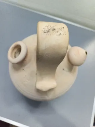 Botijo de barro tradicional