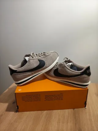 T42 Nike Cortez marrones