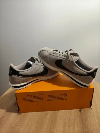 T42 Nike Cortez marrones