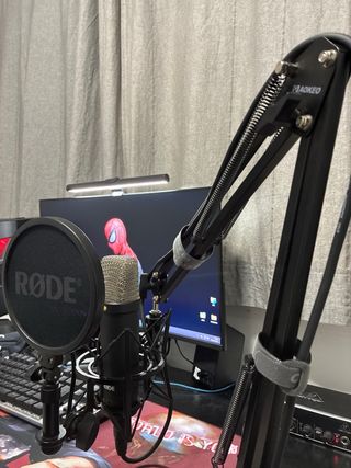 Micrófono Rode NT1 + Behringer U-Phoria UMC22