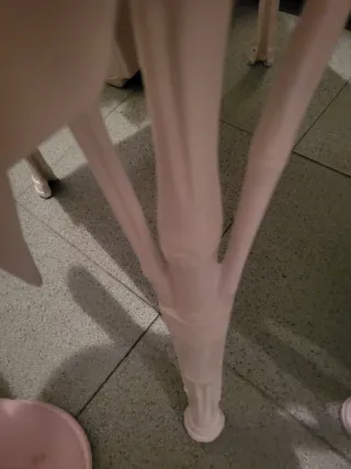 2 Sillas de hierro con cojines florales