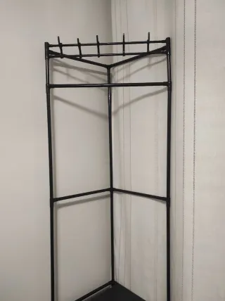 Perchero esquinero negro