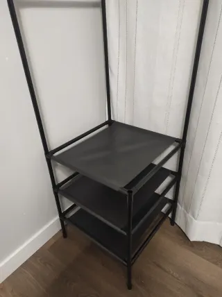 Perchero esquinero negro