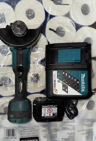 Amoladora a batería Makita GA508