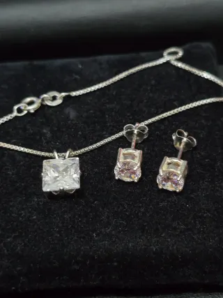 Conjunto Plata: Collar y Pendientes