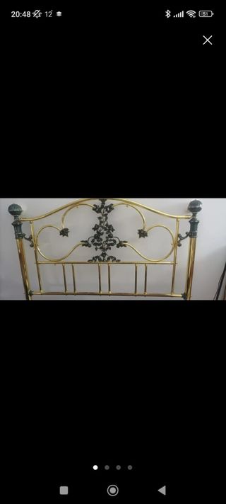 Cabecero de cama metálico dorado y verde