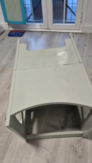 Torre de aprendizaje infantil gris