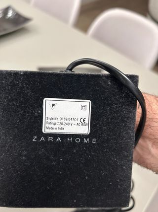 Lámpara sobremesa imitación piel cocodrilo