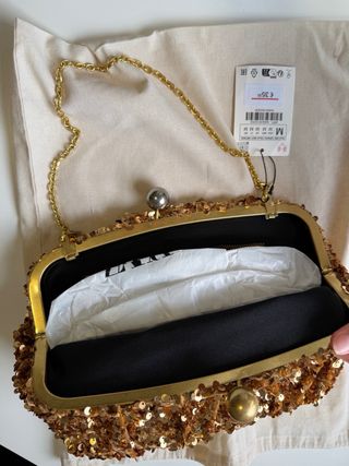 Clutch lentejuelas doradas Zara