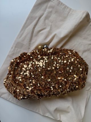 Clutch lentejuelas doradas Zara