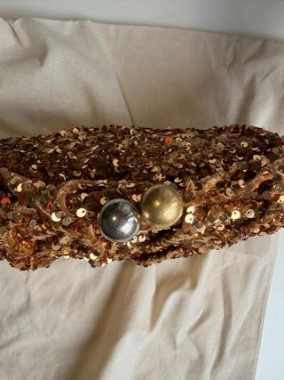 Clutch lentejuelas doradas Zara