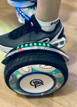 Hoverboard con diseño paisley
