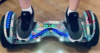 Hoverboard con diseño paisley