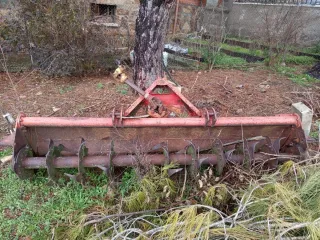 Sembradora agrícola antigua