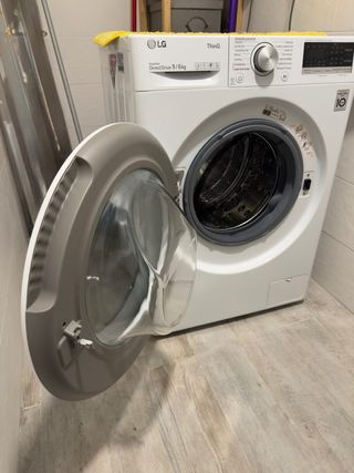 Lavadora y Secadora LG ThinQ 9/6kg