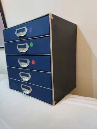 Archivador azul con 5 cajones