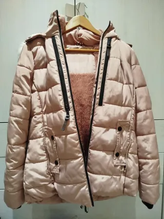 Chaqueta anorak rosa con forro de pelo