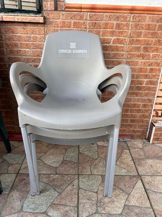 Sillas Cerveza Alhambra Grises ( Dispongo de 14 )