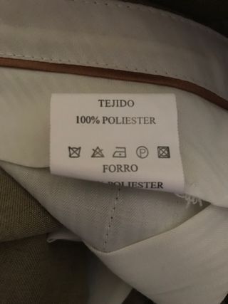 Traje  chaqueta completo beige 2 corbatas y funda