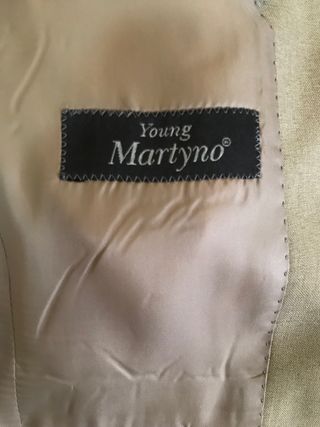 Traje  chaqueta completo beige 2 corbatas y funda