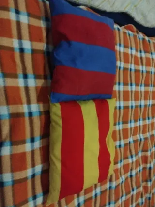 Cojines decorativos rayas azul/rojo y amarillo/roj