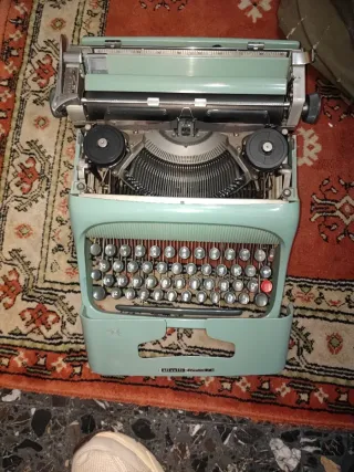 MÁQUINA DE ESCRIBIR OLIVETTI STUDIO 44