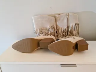 Botas flecos ante beige