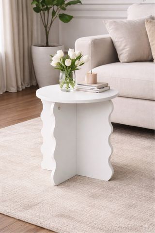 Mesa de apoio branca em madeira