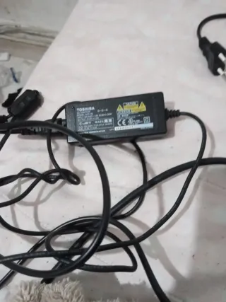 Adaptador de Corriente Toshiba ADPVI8