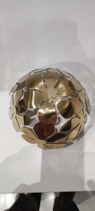 Centro de mesa dorado diseño floral