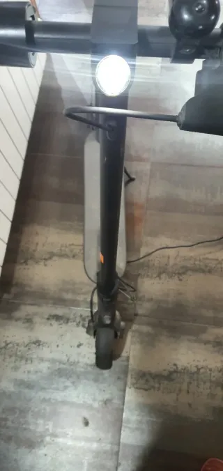 Patinete Xiaomi + Cargador + 2 Ruedas Macizas