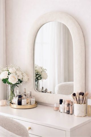 Espelho com rebordo em tecido