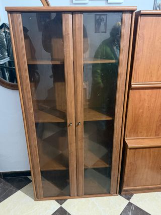 Mueble vitrina alta rústica madera y cristal