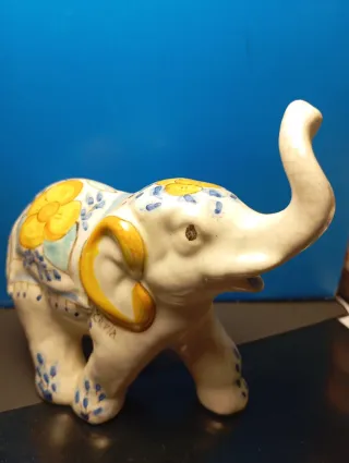 Elefante portafortuna in ceramica di Caltagirone.