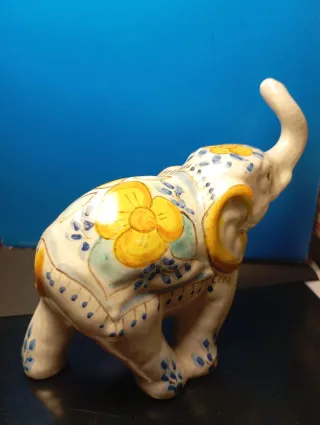 Elefante portafortuna in ceramica di Caltagirone.