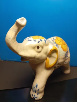 Elefante portafortuna in ceramica di Caltagirone.