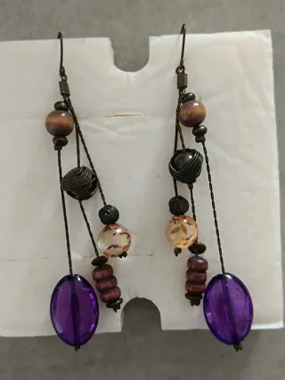 Pendientes largos morados y marrones